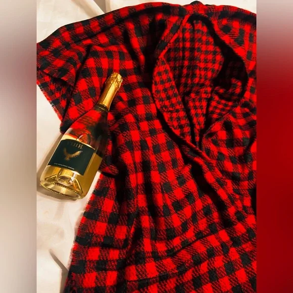 Villa Of the Buffalo Babes Poncho - Picture 6 of 10